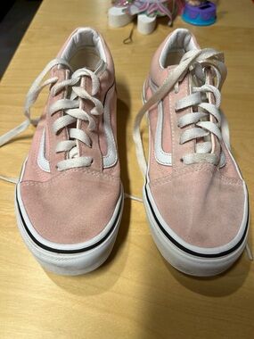 Vans Low-Top Sneakers in Pale Pink and White